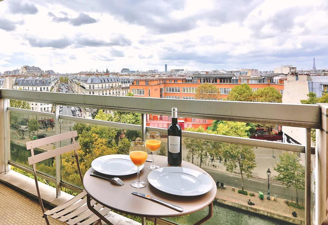 Amazing View Of Paris Apartment