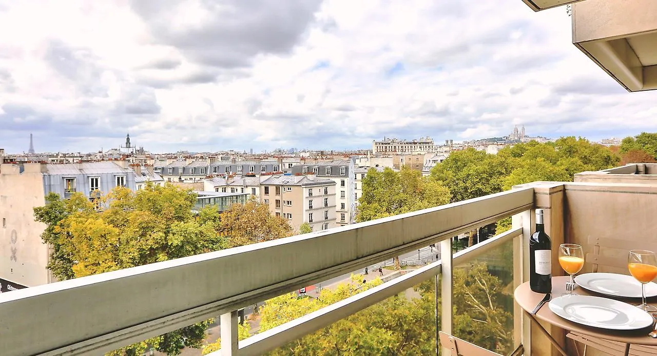 Amazing View Of Paris Apartment