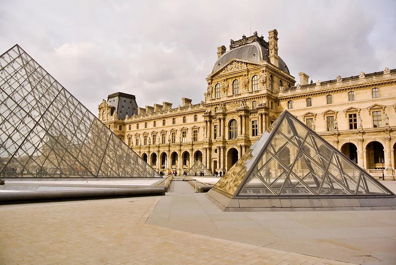 Amazing View Of Paris Apartment
