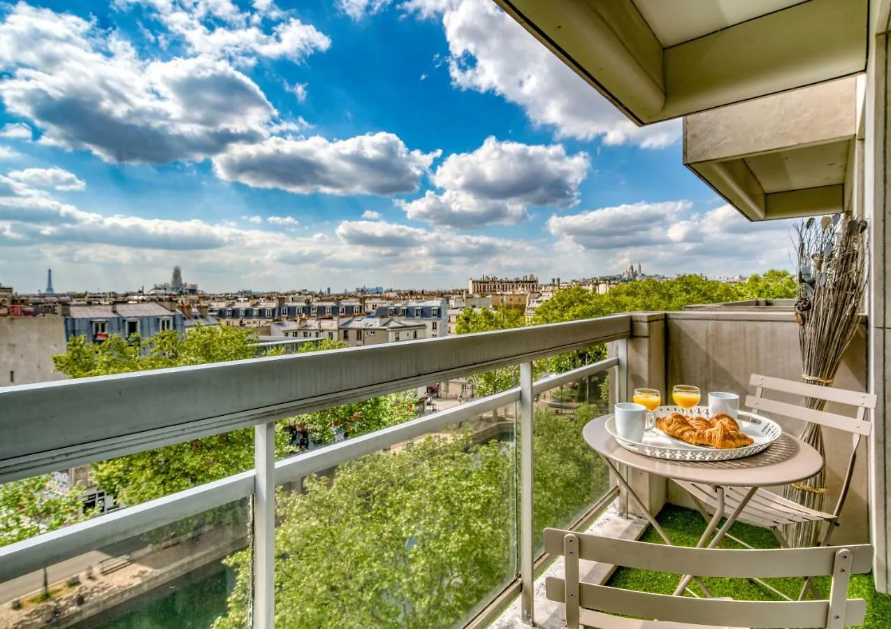Amazing View Of Paris Apartment